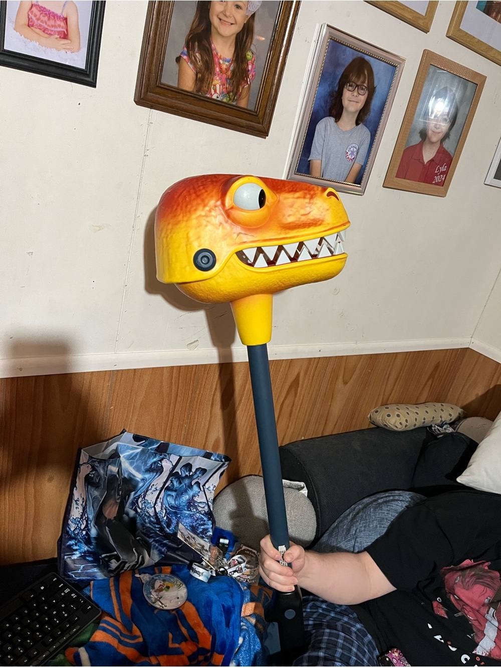 Fortnite Bitemark Pickaxe toy - Picture 2 of 5